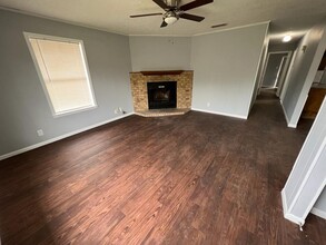 1718-1721 Clearwood Dr in Longview, TX - Foto de edificio - Building Photo