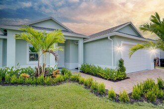 388 SW Vista Lake Dr in Port St. Lucie, FL - Building Photo - Building Photo