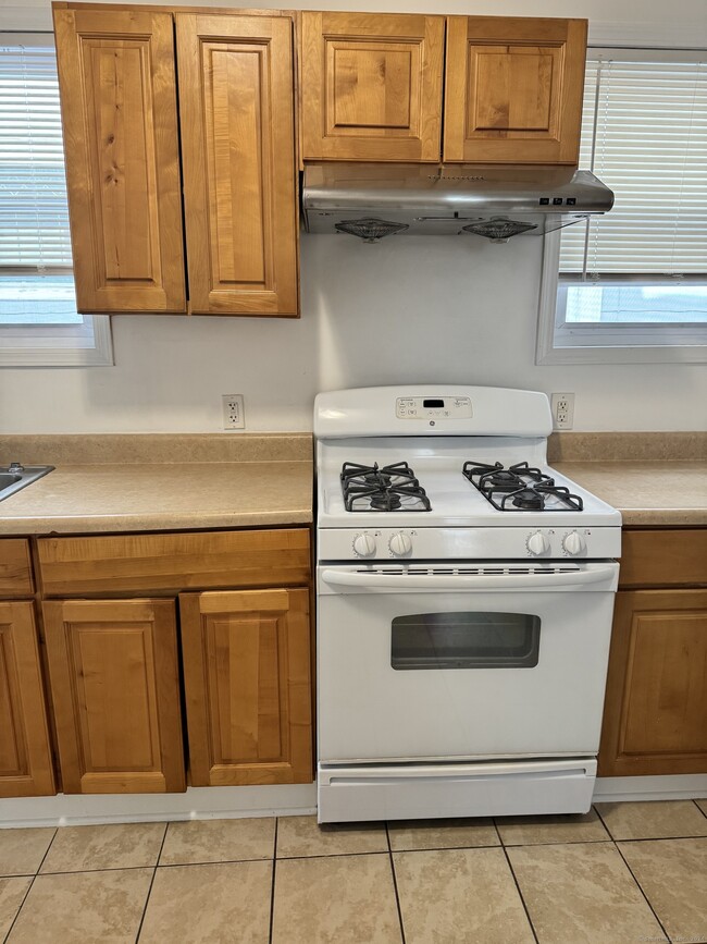67 Nash St in New Haven, CT - Building Photo - Building Photo