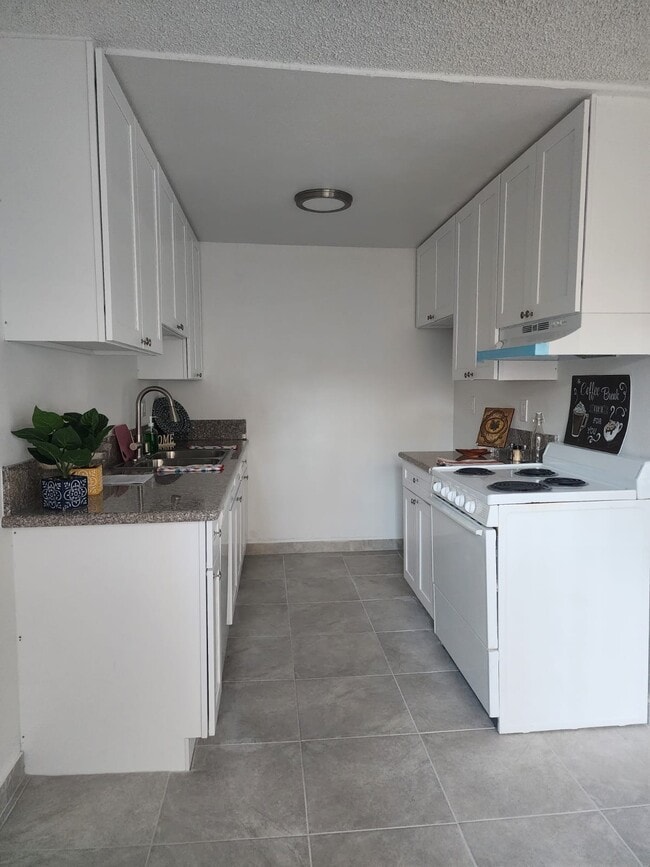 Cedros Apartments in Panorama City, CA - Building Photo - Building Photo