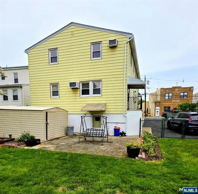 648 Milton Ave in Lyndhurst, NJ - Building Photo - Building Photo