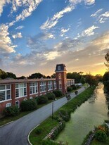 40 Web Ave in North Kingstown, RI - Building Photo