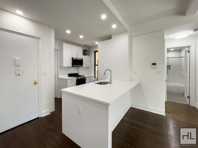 EAST 37 STREET in New York, NY - Building Photo - Building Photo