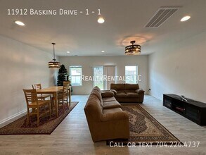 11912 Basking Dr in Charlotte, NC - Foto de edificio - Building Photo