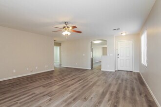 4340 W Alta Vista Rd, Unit 2 in Phoenix, AZ - Foto de edificio - Building Photo