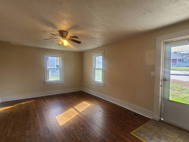 500 Claiborne Ave in Fredericksburg, VA - Building Photo - Building Photo