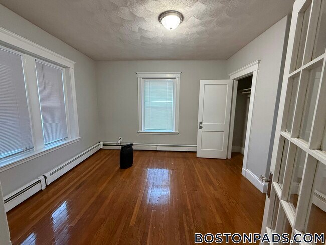 44 Estes St, Unit 5 in Lynn, MA - Building Photo - Building Photo