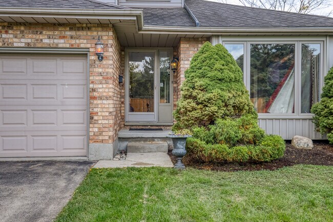 BEAUTIFULLY KEPT 4 BEDROOM HOME WITH FULLY in London, ON - Building Photo - Building Photo