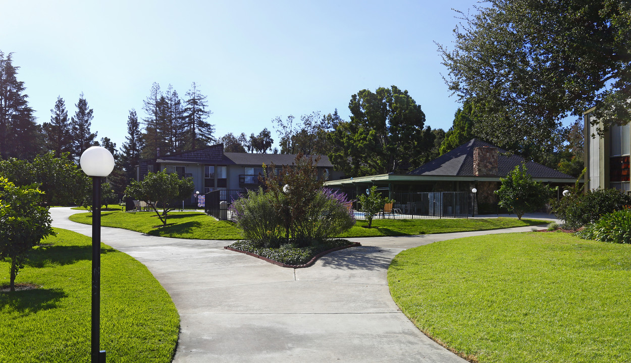Apricot Pit Apartments in Sunnyvale, CA - Foto de edificio