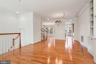 172 Cameron Station Blvd in Alexandria, VA - Foto de edificio - Building Photo