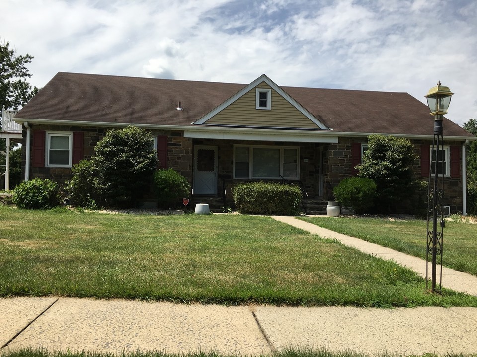 64 N 4th St in Souderton, PA - Foto de edificio