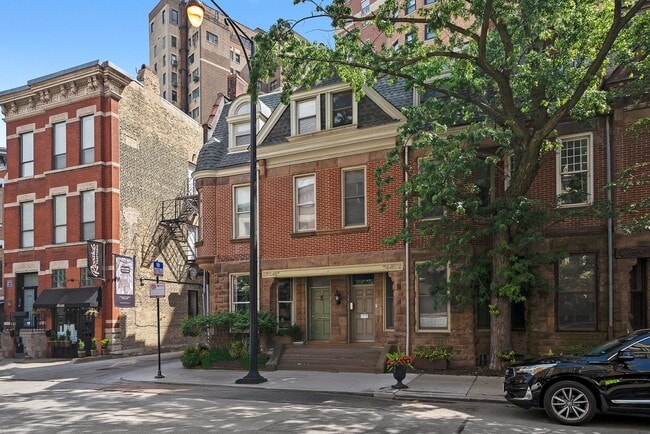property at 2113 N Clark St