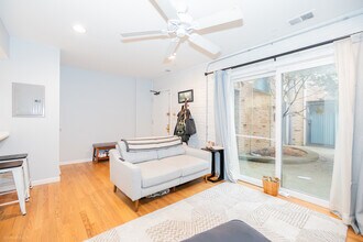455 W Grant Pl in Chicago, IL - Building Photo - Building Photo