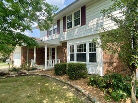 2240 Delaware Dr in Ann Arbor, MI - Building Photo