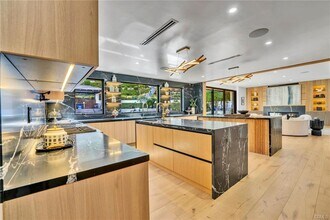 17210 Quesan Pl in Los Angeles, CA - Foto de edificio - Building Photo