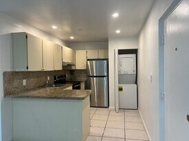 2727 NW 17th Terrace in Miami, FL - Building Photo