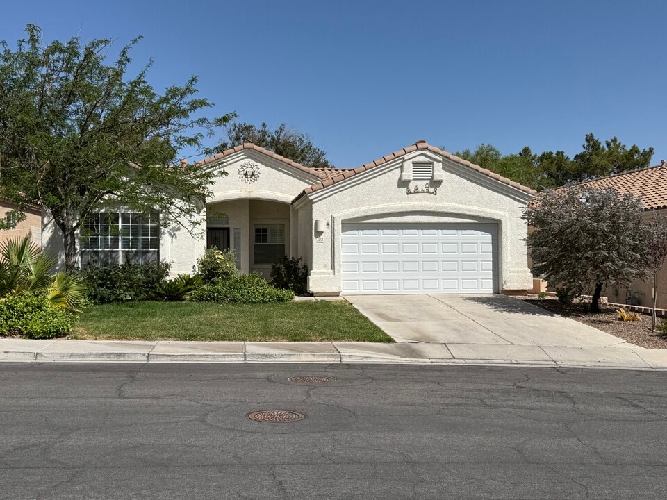 2002 Hobbyhorse Ave in Henderson, NV - Building Photo
