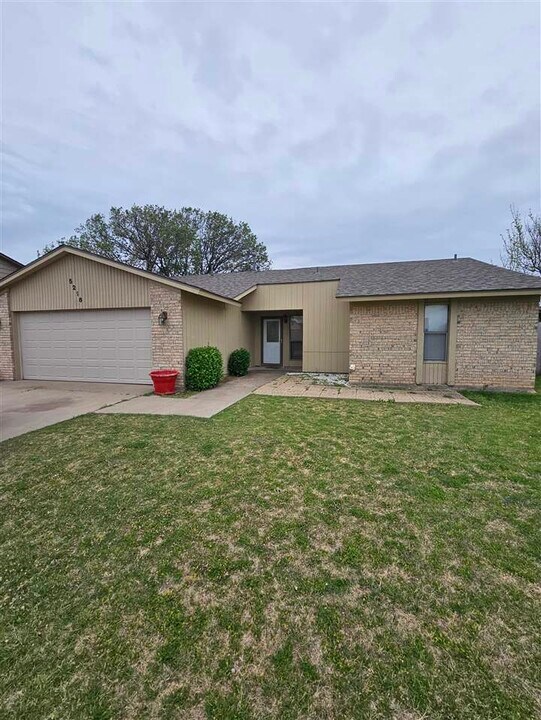 5216 NW Ashby Ave in Lawton, OK - Building Photo