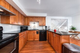 6153 Gardenia Ct in Alexandria, VA - Building Photo - Building Photo