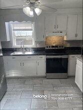 5724 Phillips St in Charlotte, NC - Foto de edificio - Building Photo