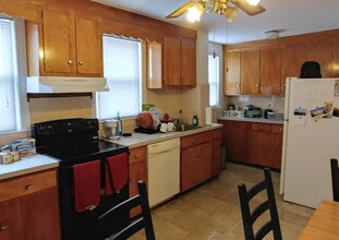 1537 Cambridge St, Unit 1 in Cambridge, MA - Foto de edificio - Building Photo