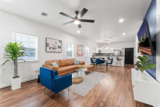 5009 Mallow St in Houston, TX - Building Photo - Building Photo