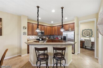 8986 Cambria Cir in Naples, FL - Foto de edificio - Building Photo