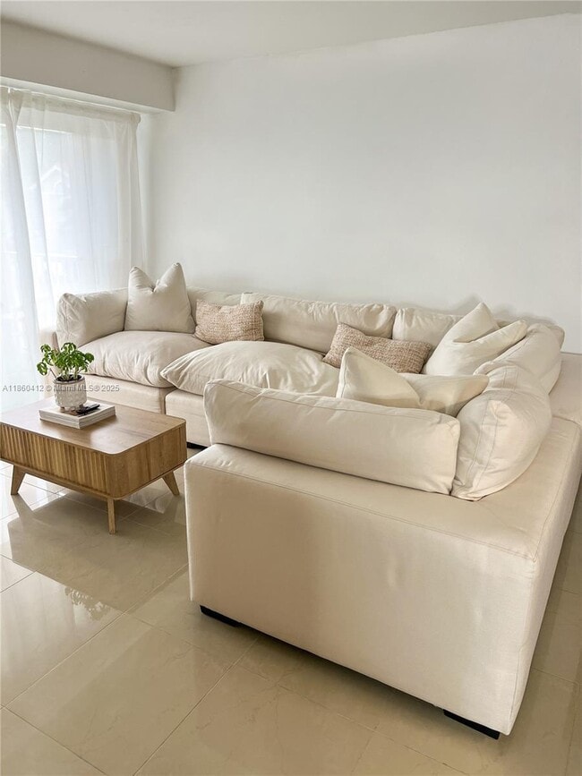 15821 SW 104th Terrace in Miami, FL - Foto de edificio - Building Photo