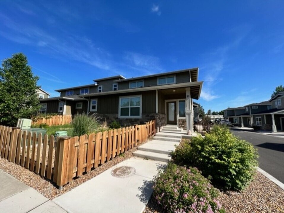 2755 SW Greens Blvd in Redmond, OR - Building Photo