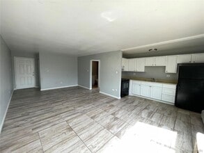 1590 Clinton St, Unit 206 in Aurora, CO - Foto de edificio - Building Photo