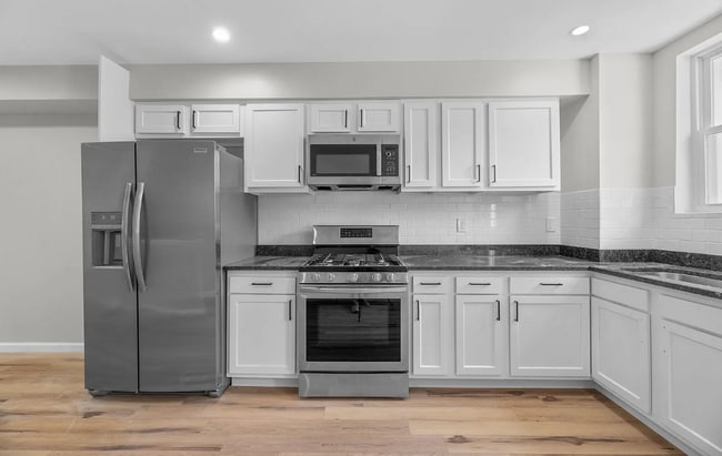 121 N Patterson Park Ave in Baltimore, MD - Building Photo - Building Photo