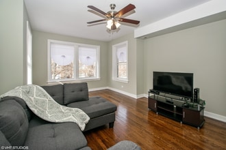 7831 S Loomis Blvd in Chicago, IL - Foto de edificio - Building Photo