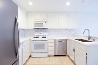 3221 Harbor Blvd in Oxnard, CA - Building Photo - Building Photo