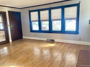 220 Oakdale St, Unit Apt 310 in Royal Oak, MI - Building Photo - Building Photo