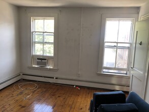 204 Wooster St, Unit Third Floor in New Haven, CT - Building Photo - Building Photo