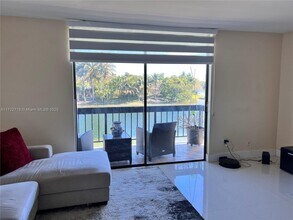 8303 SW 142nd Ave, Unit D210 in Miami, FL - Foto de edificio - Building Photo