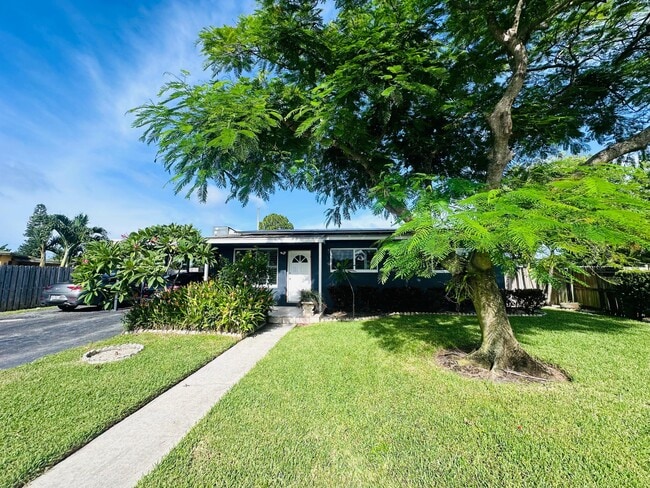 property at 1020 S 14th Ct
