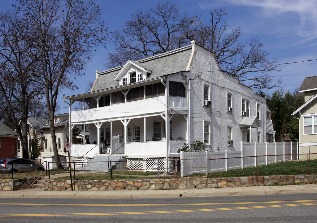 2807 N Pershing Dr in Arlington, VA - Building Photo