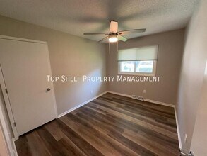 5234 Jennifer Dr in Pleasant Hill, IA - Building Photo - Building Photo