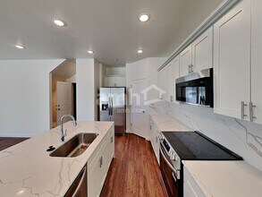 8934 S John Annie Ln in West Jordan, UT - Building Photo - Building Photo