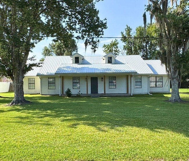 property at 124 Wolfbay Cir