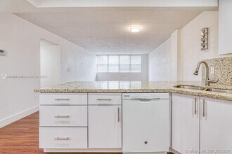 9001 SW 77th Ave in Miami, FL - Building Photo - Building Photo