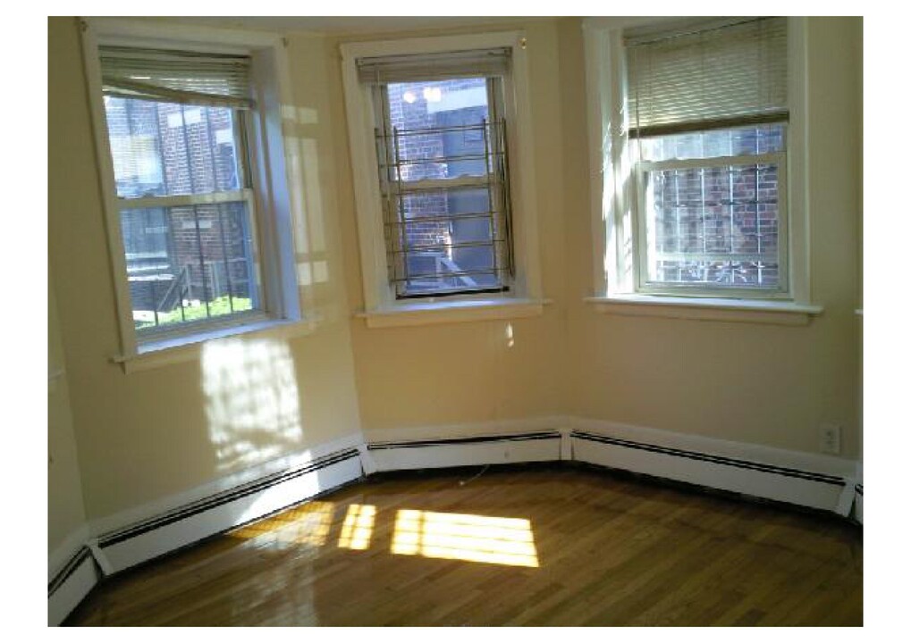 126 Warren St, Unit G2 in Boston, MA - Building Photo
