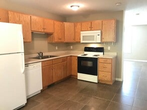 108 Creekside Drive, Unit C in Franklin, KY - Building Photo - Building Photo