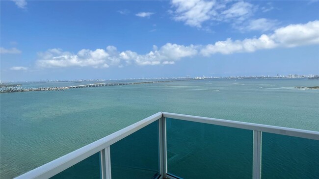 700 NE 25th St in Miami, FL - Building Photo - Building Photo