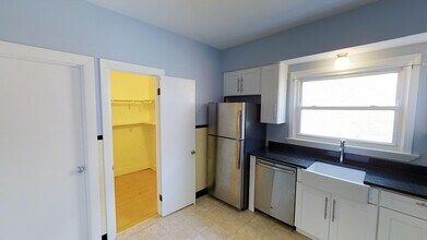 22 Murdock St, Unit 1 in Somerville, MA - Foto de edificio - Building Photo
