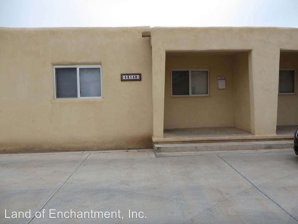5315 10th Ct NW-Unit -#B in Albuquerque, NM - Building Photo