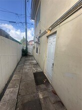 2420 SW 34th Ave in Miami, FL - Building Photo - Building Photo