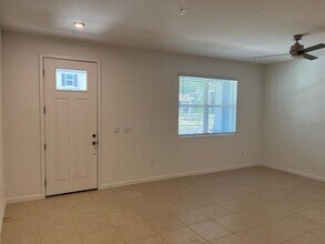 9815 Walkway Dr in Orlando, FL - Building Photo - Building Photo