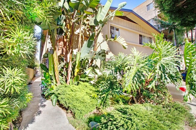 1047 2nd St in Santa Monica, CA - Building Photo - Building Photo